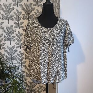 JNY Floral Black and White Women's Top